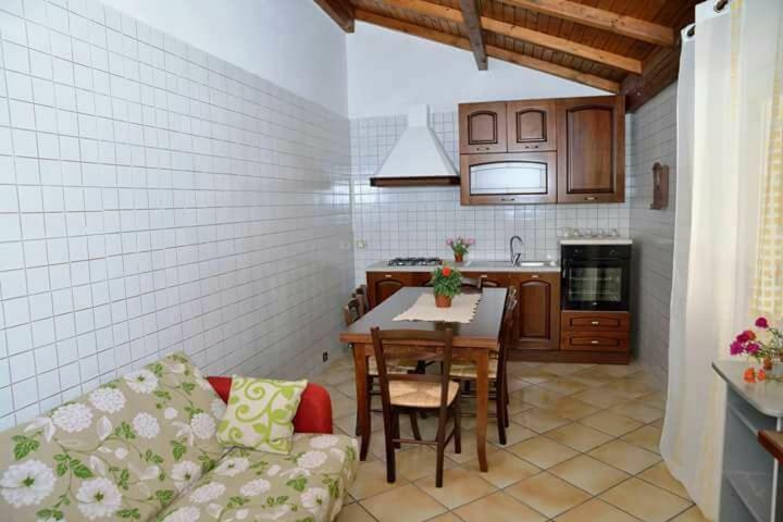 Casa Vacanza Isola Sul Mare كاستيلاّماري ديل غو المظهر الخارجي الصورة